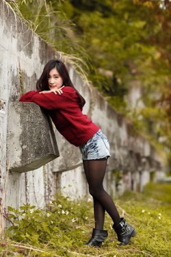 国模杨依大尺度露木耳写真